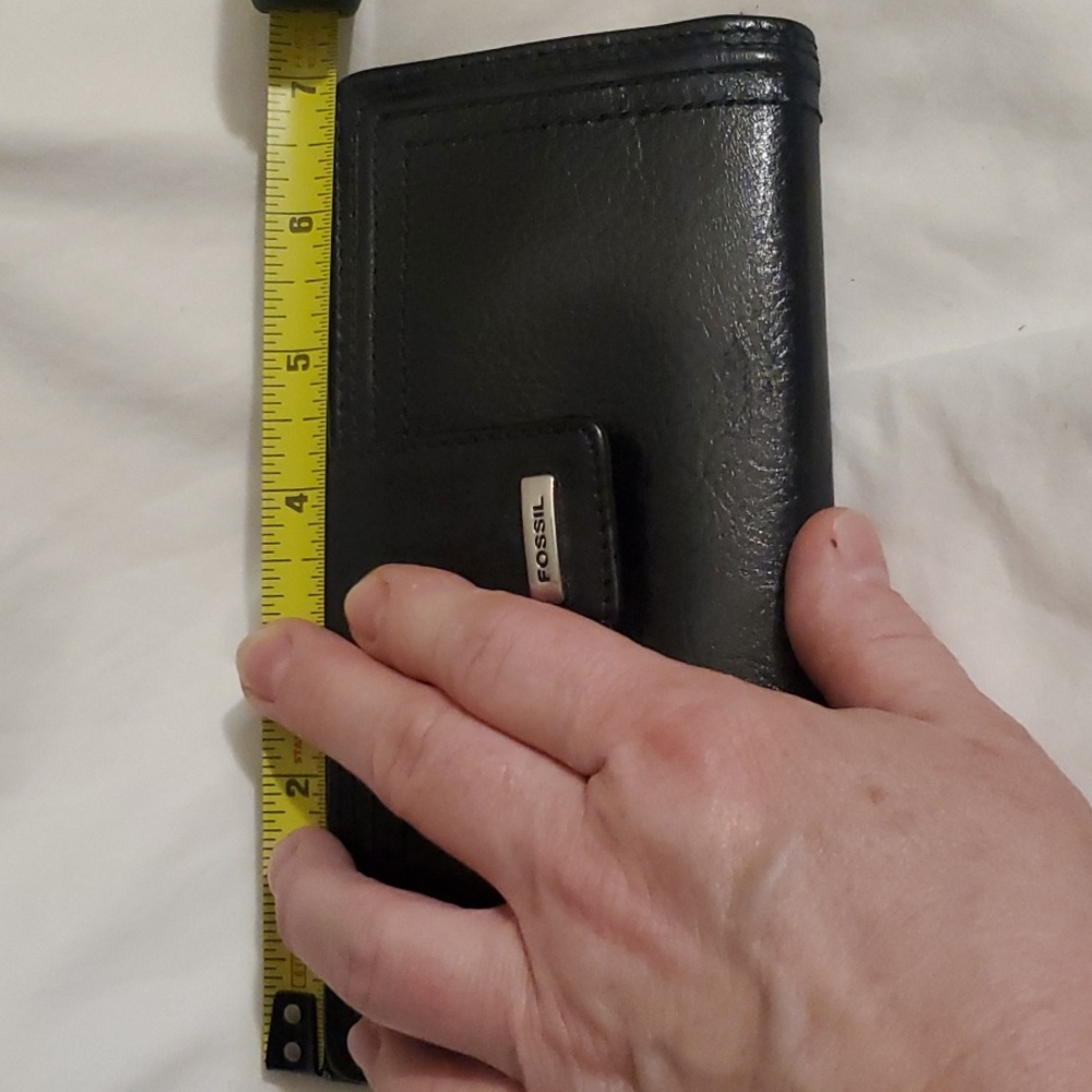 FOSSIL GENUINE LEATHER WALLET - Picture 10 of 14